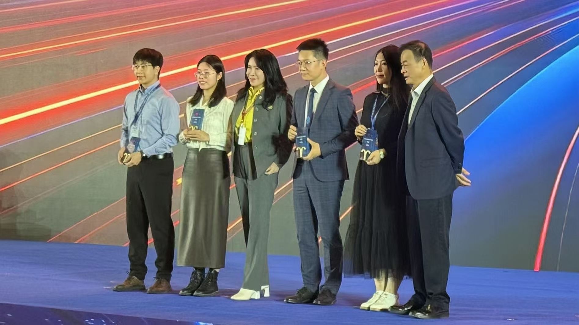 倍头条 | 尊龙凯z6mg官网董事长权秋红受邀出席2024证券时报·新财产杂志剖析师年会颁奖礼 