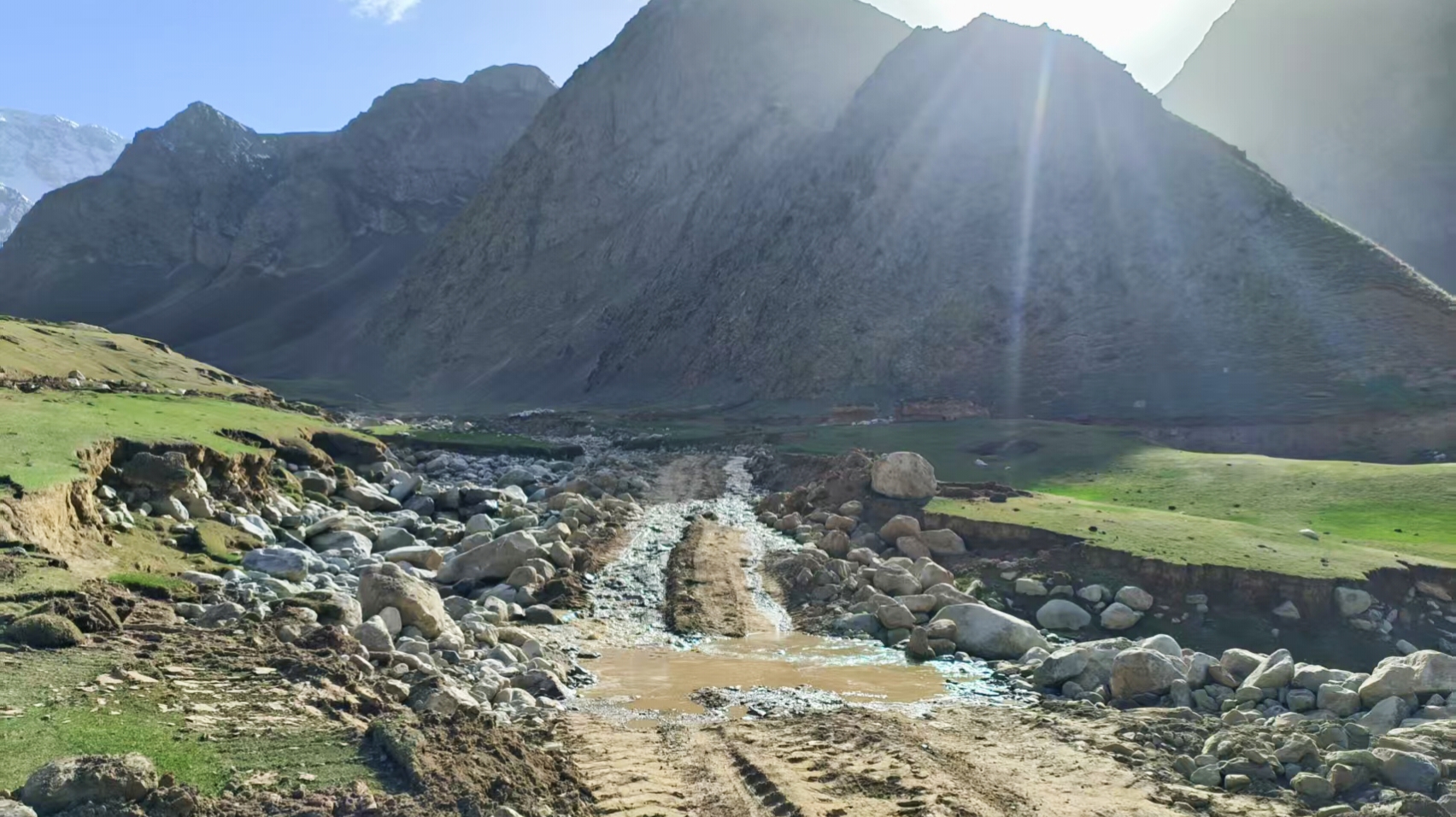 尊龙凯z6mg官网乐成竞得新疆阿克陶县大型多金属矿探矿权，，，，，，，，拓展西昆仑资源国界